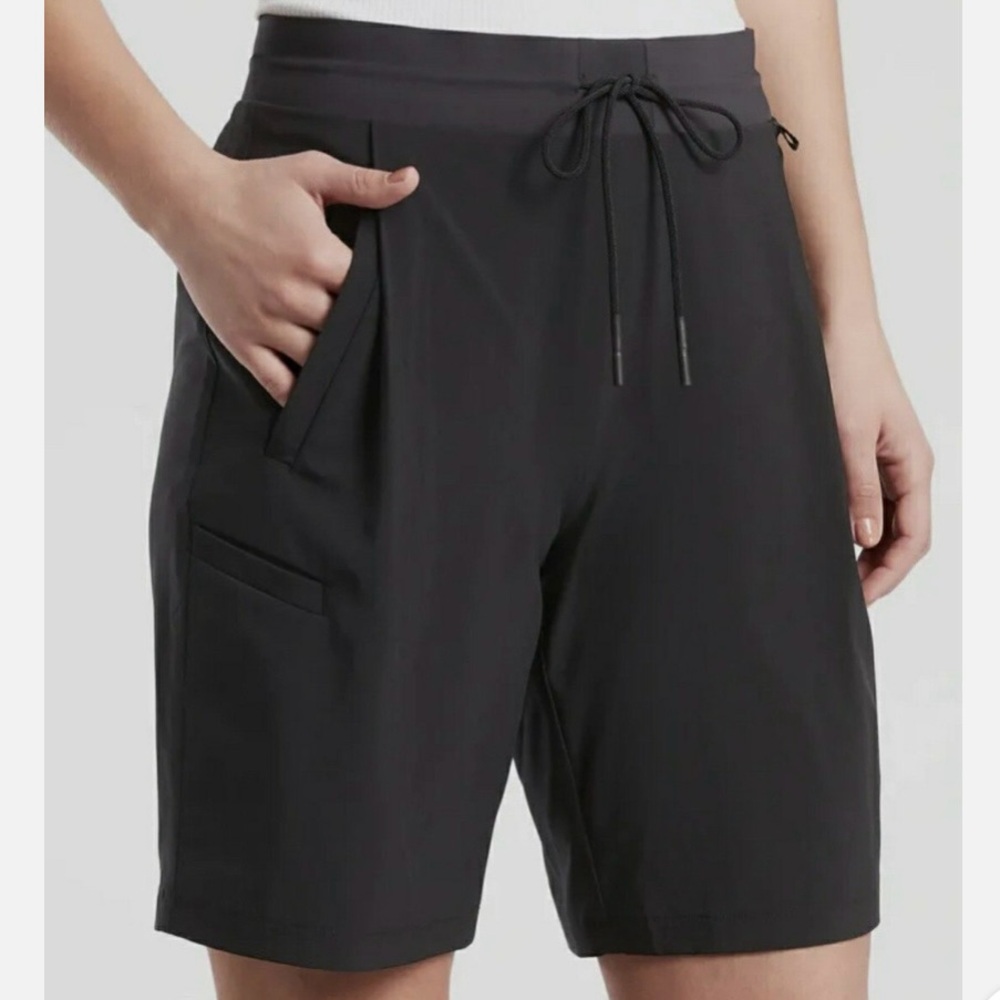Athleta Venture Bermuda Short size 12